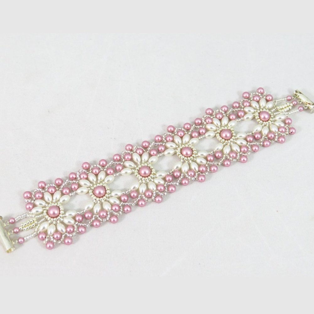 Floral pink pearl bracelet